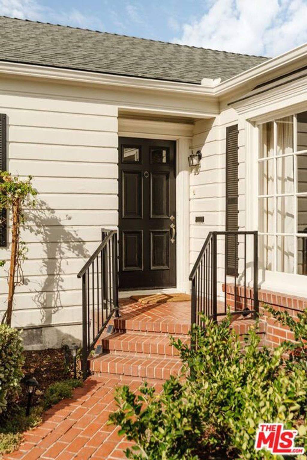 Photo of 3860 Hepburn Avenue, Los Angeles, CA 90008 (MLS # 25605849)