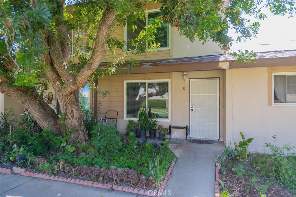 521 S Lyon Street 11