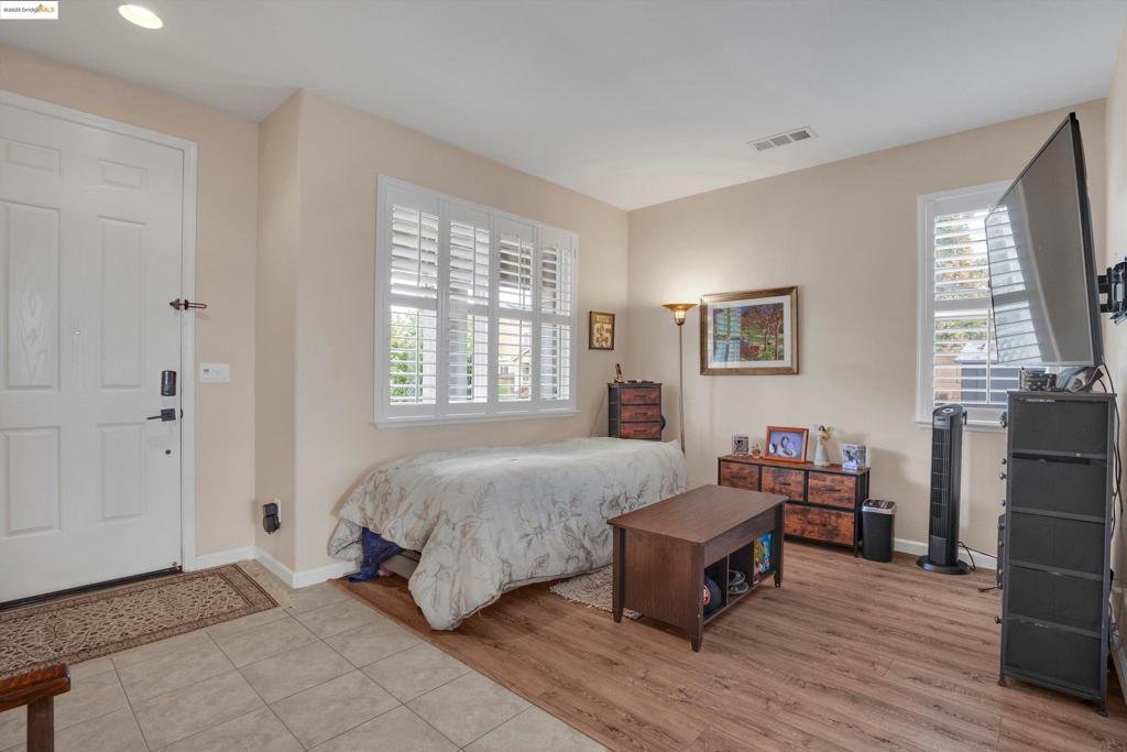 BRENTWOOD - Residential