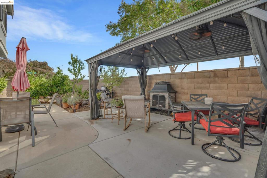 BRENTWOOD - Residential