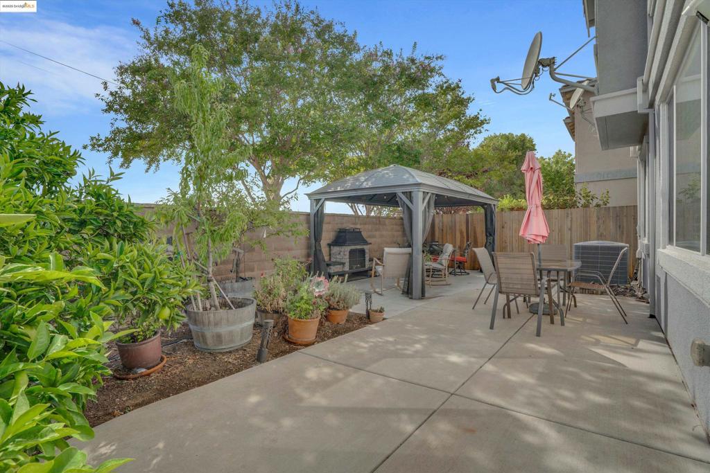BRENTWOOD - Residential