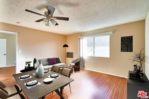 Photo of 820 S St Andrews Place #301, Los Angeles, CA 90005 (MLS # 25631153)