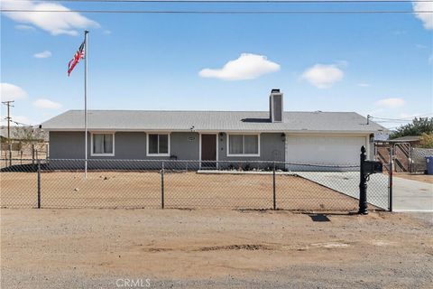 Photo of 16485 Dale Evans (Aztec) Parkway, Apple Valley, CA 92307 (MLS # CV25250093) Photo of 16485 Dale Evans (Aztec) Parkway, Apple Valley, CA 92307 (MLS # CV25250093)