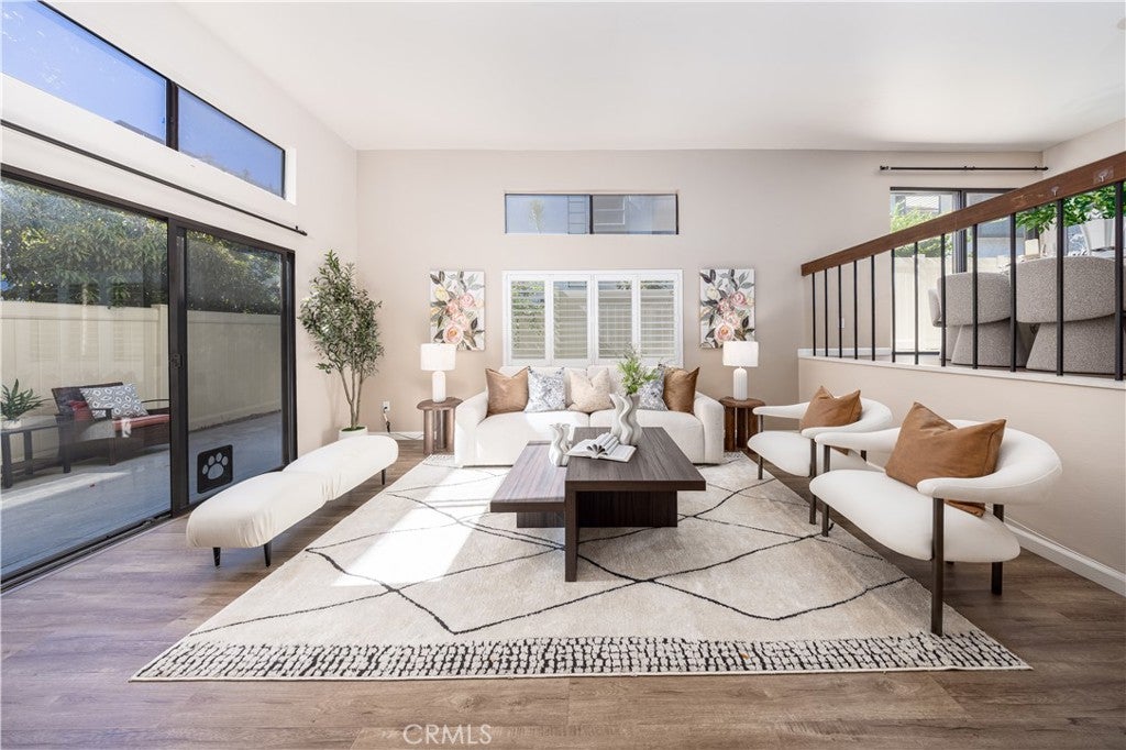 800 W Naomi AVE