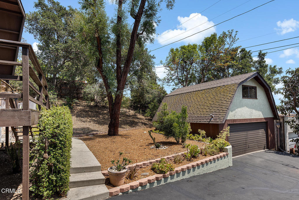 Properties 3 4991 Coringa Drive