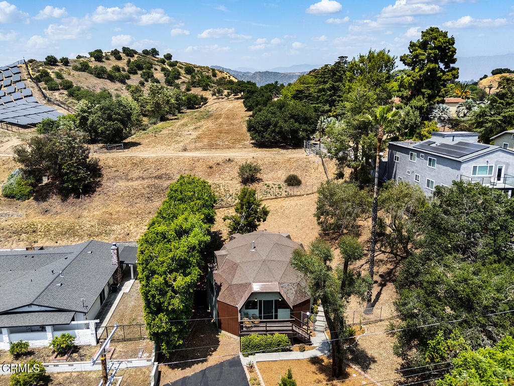 Properties 4 4991 Coringa Drive