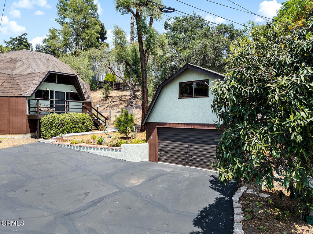Properties 2 4991 Coringa Drive