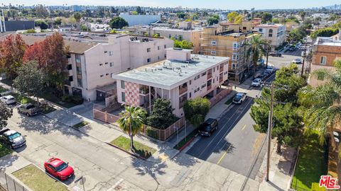 Photo of 941 S Gramercy Place, Los Angeles, CA 90019 (MLS # 26655597)
