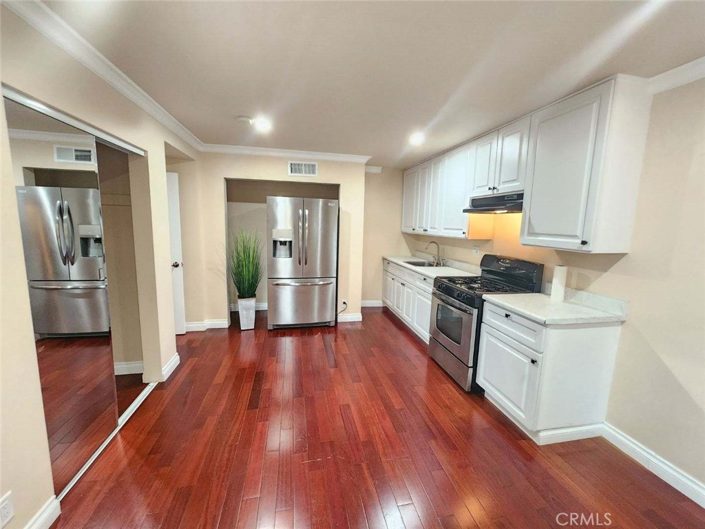 COZY 2 BED 1 BATH GUESTHOUSE, KITCHEN & DINING AREA, NO LIVING ROOM, THERE'S A 2ND BEDROOM WHICH CAN BE USED AS THE LIVING ROOM, WOOD FLOOR NO PETS ALL UTILITIES INCLUDED ONE YEAR LEASE, STOVE, REFRIGERATOR, STREET PARKING ONLY, THERE'S NO LAUNDRY ON THE PREMISES
