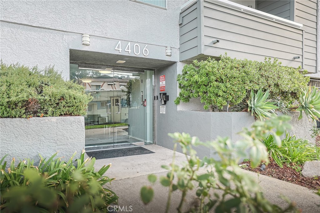 4406 Cahuenga Boulevard