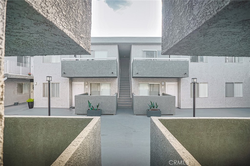 4406 Cahuenga Boulevard