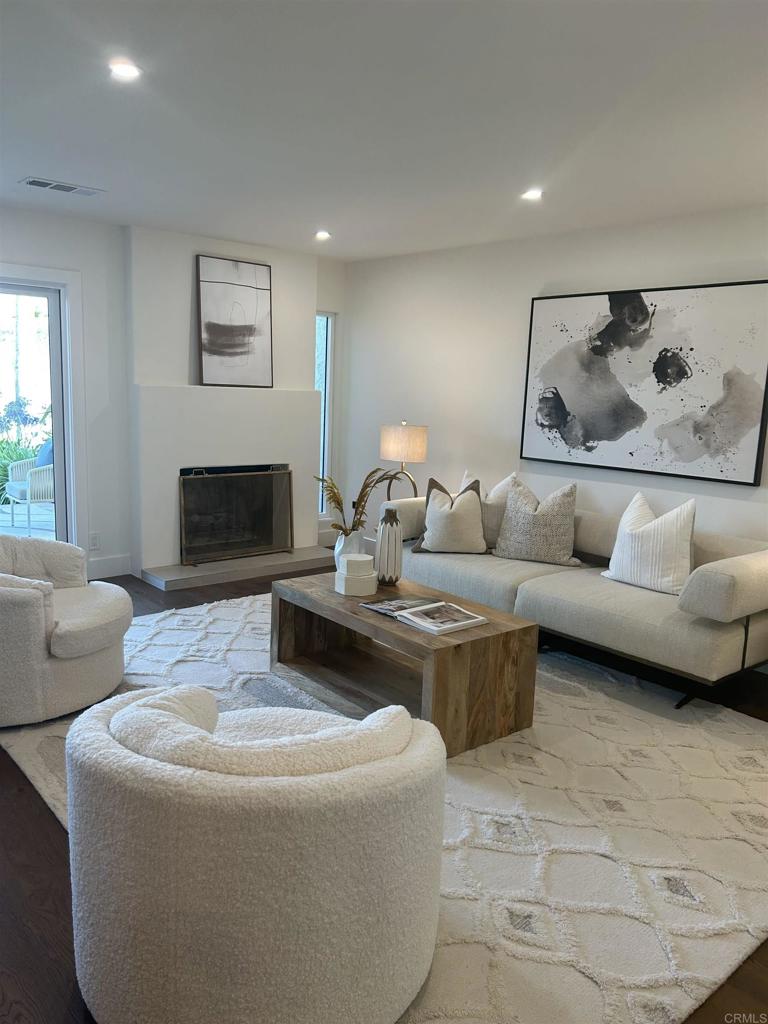 4051 Avenida Brisa