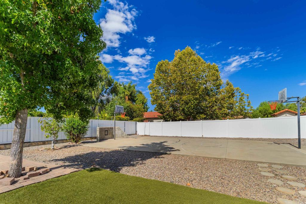 24010 Del Amo Rd