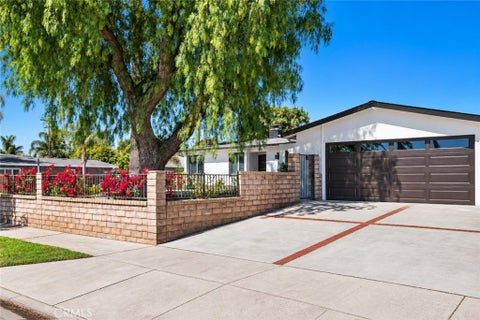 Tiny photo for 7333 Mclaren AVE, West Hills, CA 91307 (MLS # SR26198948)