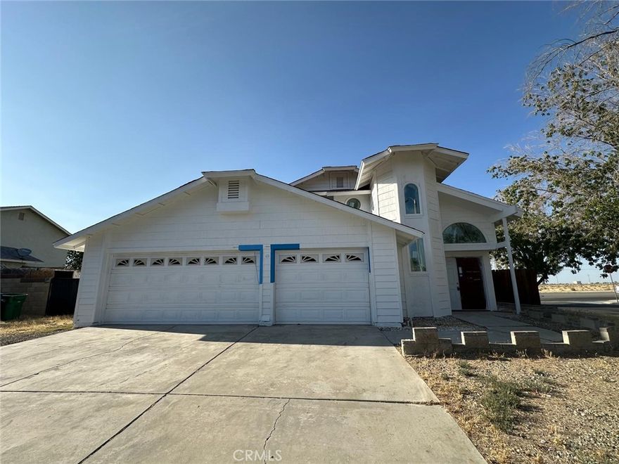 Investor Special! West Lancaster Property, this property offers great potential for those looking to remodel and add value. Featuring a spacious layout, solid structure, and a sparkling pool, it's ready for full renovation. Ideal for investors, flippers, or anyone seeking a rewarding project. Don't miss this opportunity to create equity and make it shine!