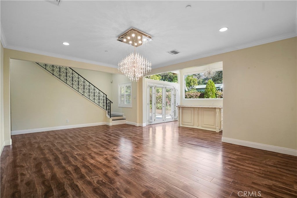 1025 E San Jose Ave