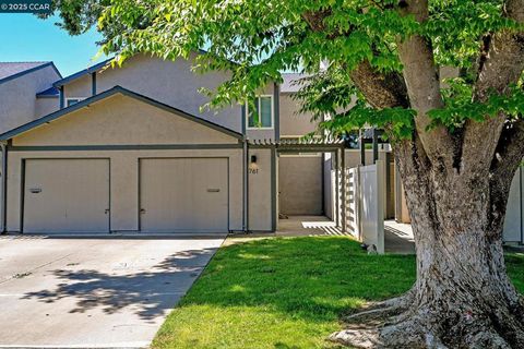 Photo of 761 Pine St St, Livermore, CA 94551 (MLS # 41101756)