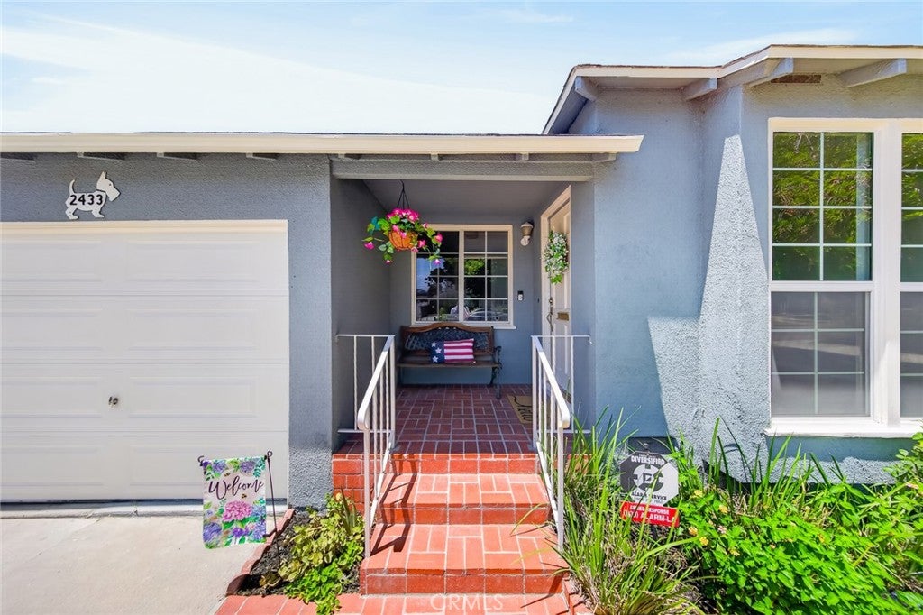 2433 Graydon