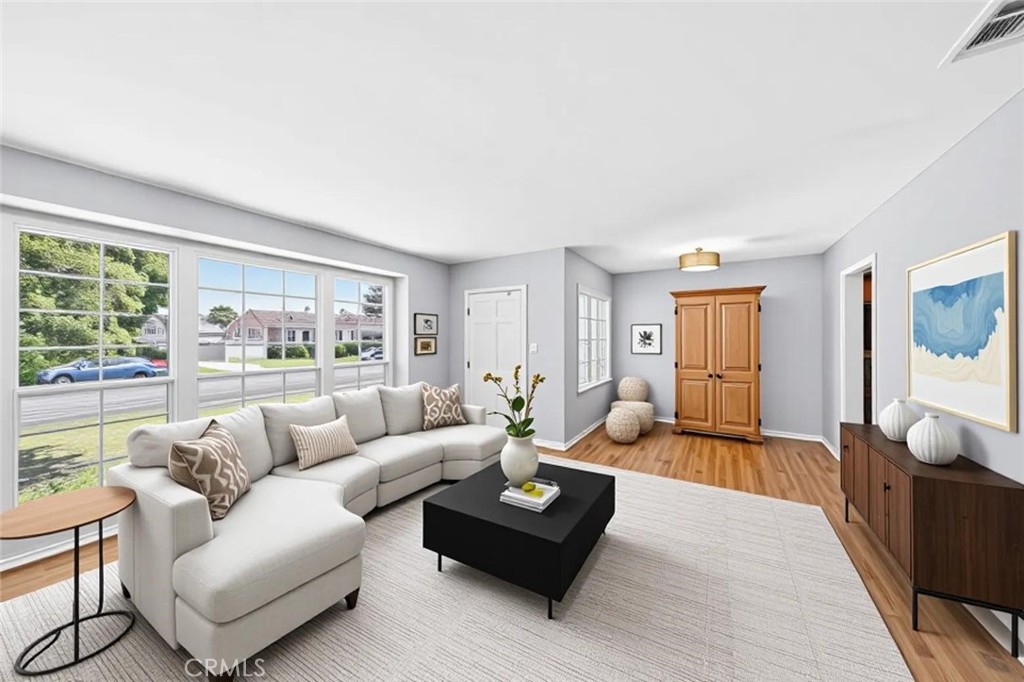 2433 Graydon