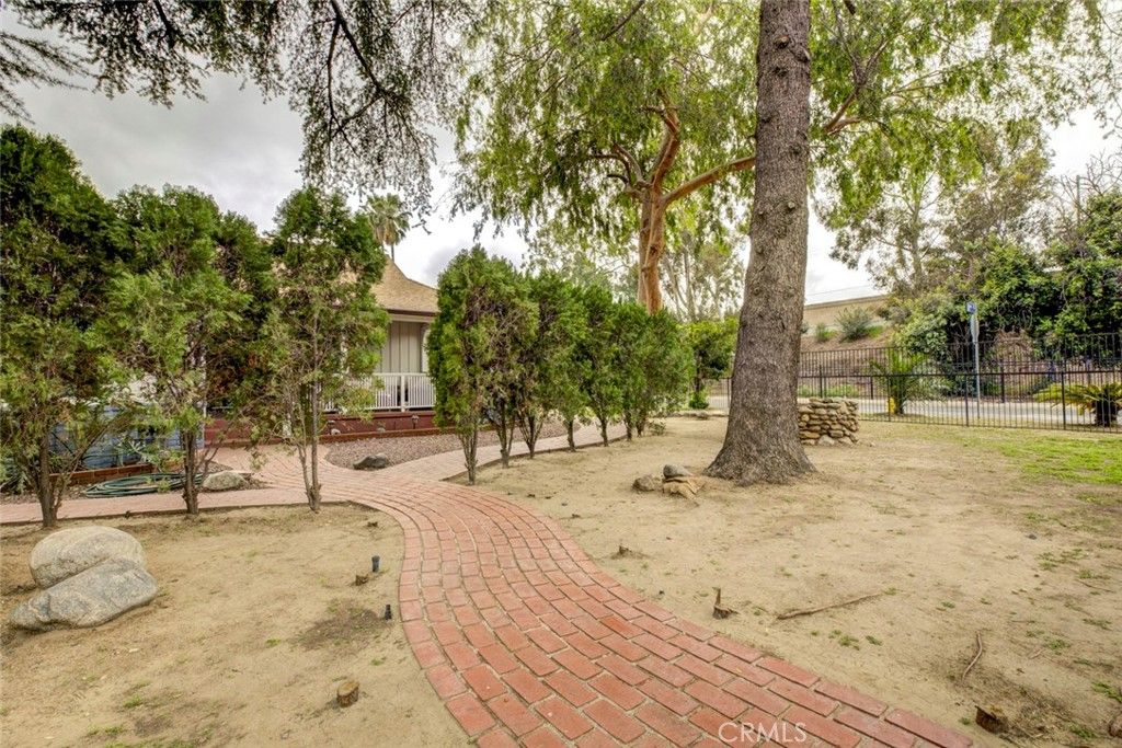 Photo of 15556 Valerio St, Van Nuys, CA 91406 (MLS # GD26037554)