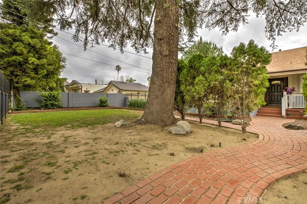 Photo of 15556 Valerio St, Van Nuys, CA 91406 (MLS # GD26037554)