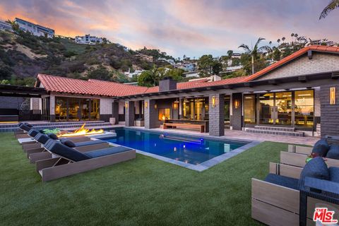 Photo of 1707 Rising Glen Road, Los Angeles, CA 90069 (MLS # 26832663)