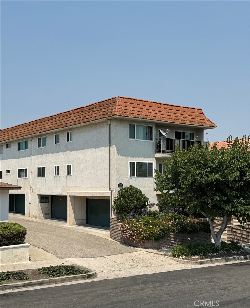 Located in the heart of San Pedro’s sought-after Vista Del Oro neighborhood, this well maintained 6-unit apartment building offers an outstanding blend of location, stability, and future upside. This pride of ownership property has been cared for and presents beautifully, offering strong curb appeal and is a great investment for both seasoned and first-time multifamily investors. Situated just minutes from major shopping centers, restaurants, and freeway access, this property provides tenants with convenience and connectivity. Adding even more appeal is its proximity to the transformative West Harbor development, a $500 million waterfront project currently underway at the Port of Los Angeles. Once completed, West Harbor will feature dining, entertainment, retail, and outdoor experiences, poised to dramatically elevate the local lifestyle and boost property values. This is a rare opportunity to own a quality asset in one of San Pedro’s most vibrant and evolving communities.