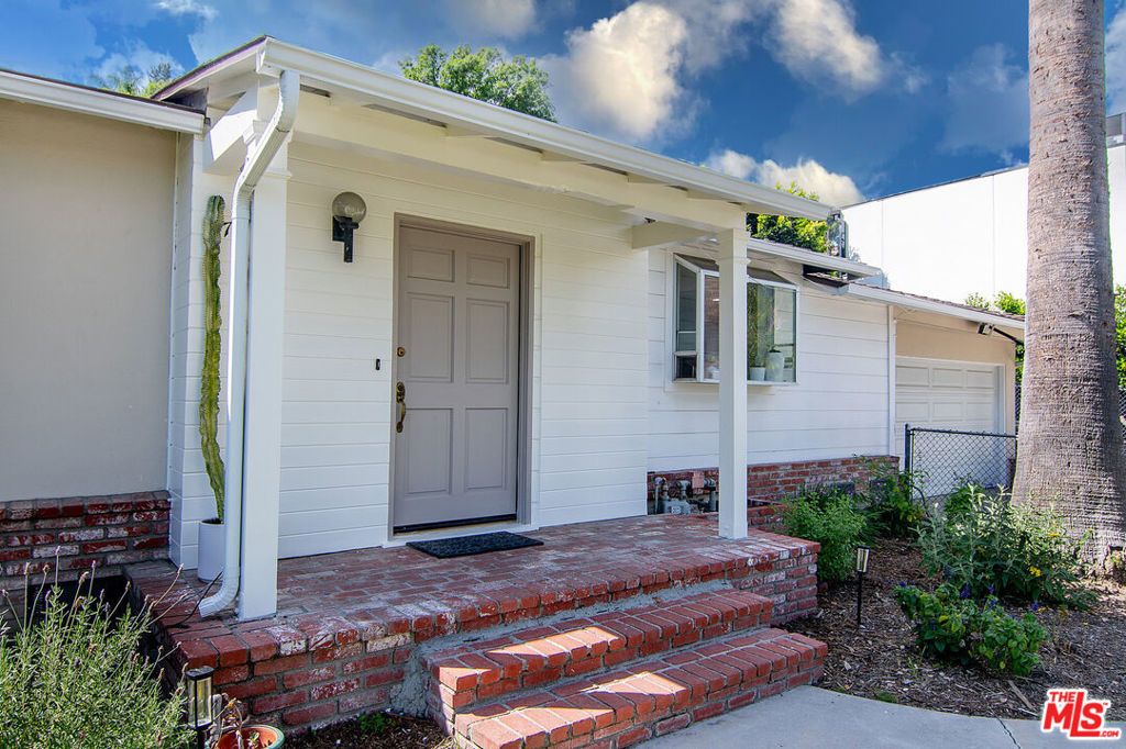 Photo of 17952 Karen Drive, Encino, CA 91316 (MLS # 26736923)