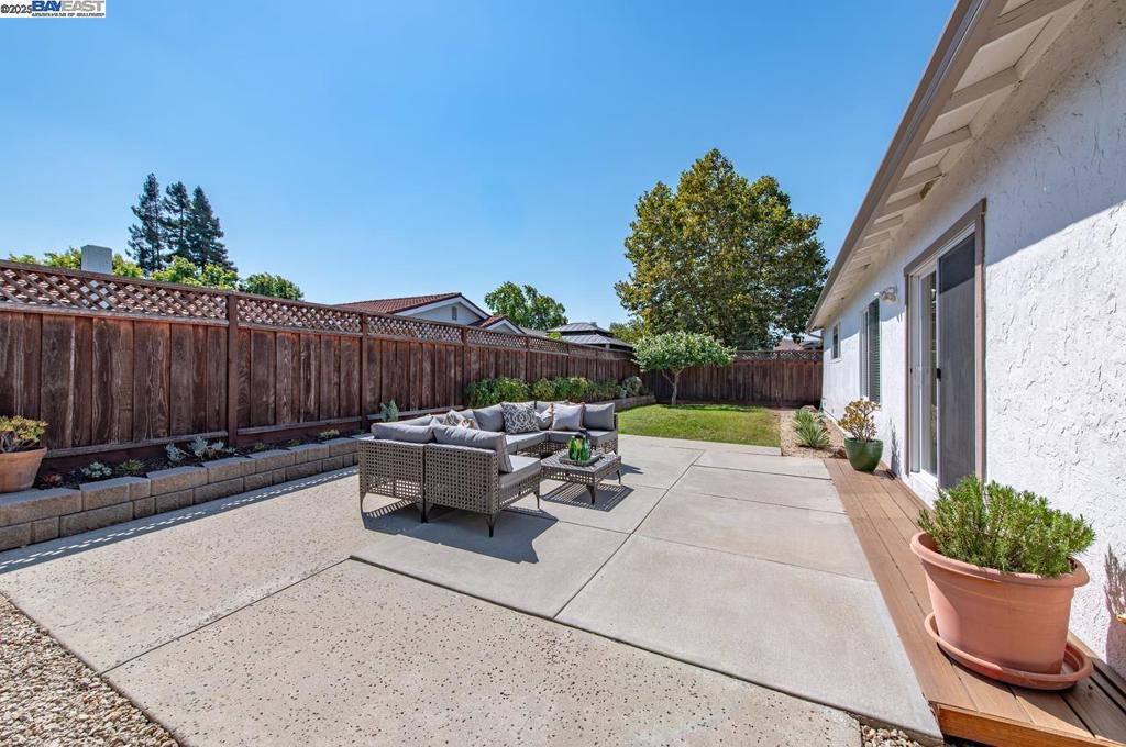 VAL VISTA - Residential