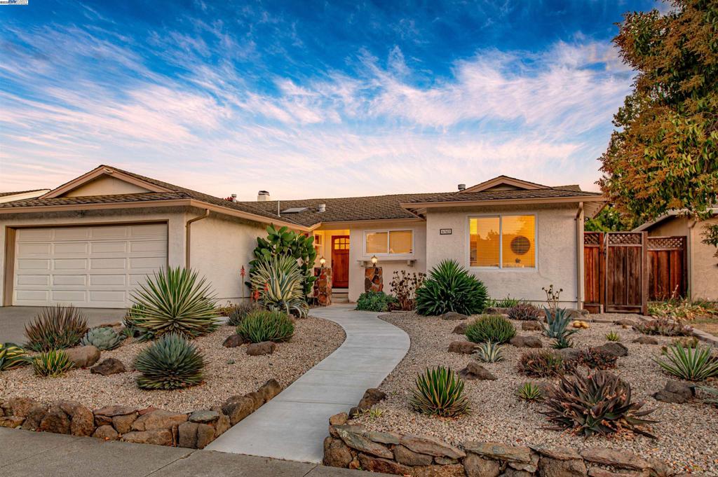 VAL VISTA - Residential