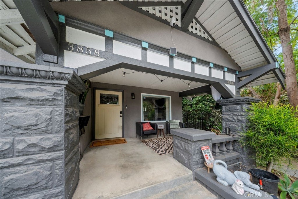 Properties 1 3858 S Hobart Boulevard
