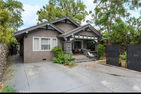 Photo of 3858 S Hobart Boulevard, Los Angeles, CA 90062 (MLS # CV26165413)