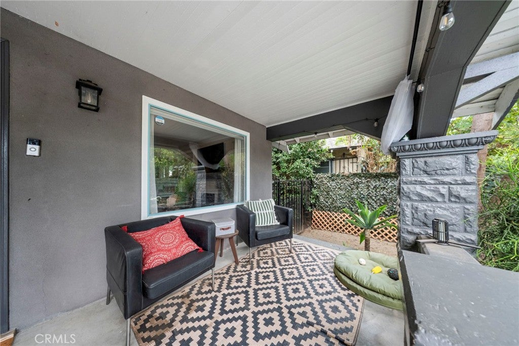Properties 2 3858 S Hobart Boulevard