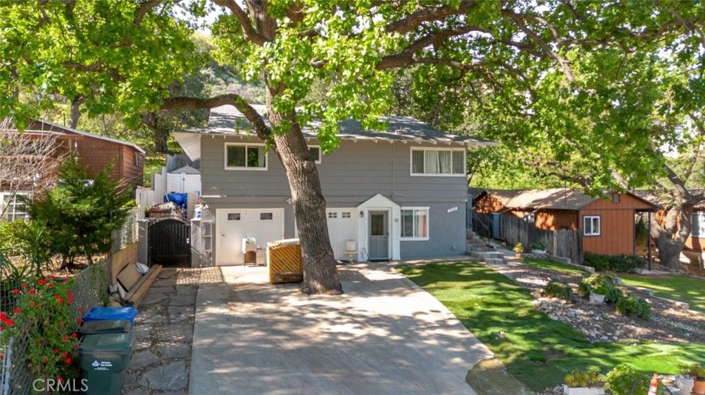 Photo of 5888 Oak Knolls Rd, Simi Valley, CA 93063 (MLS # SR26042531)