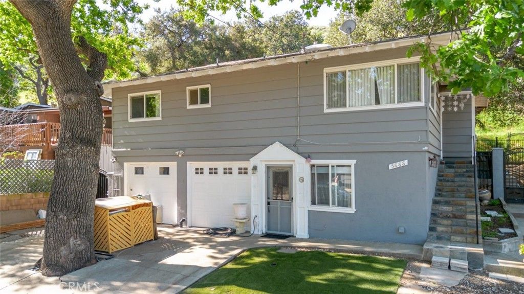 Photo of 5888 Oak Knolls Rd, Simi Valley, CA 93063 (MLS # SR26042531)