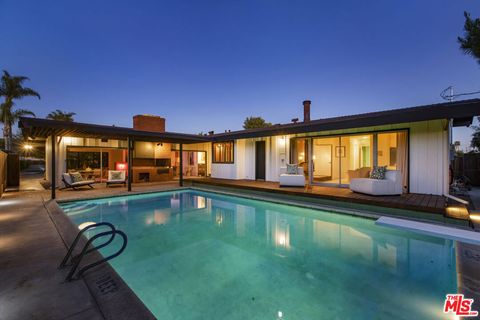 Photo of 9440 Gallatin Road, Downey, CA 90240 (MLS # 26657281)