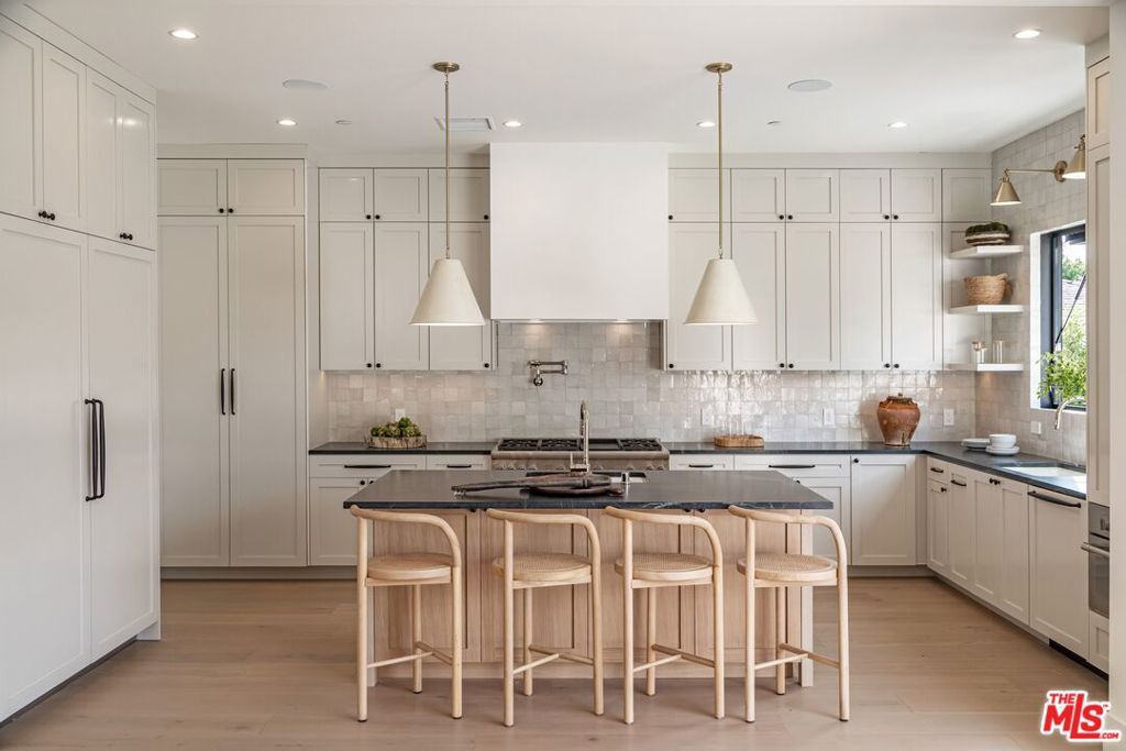 Photo of 7419 Alverstone Avenue, Los Angeles, CA 90045 (MLS # 26646539)