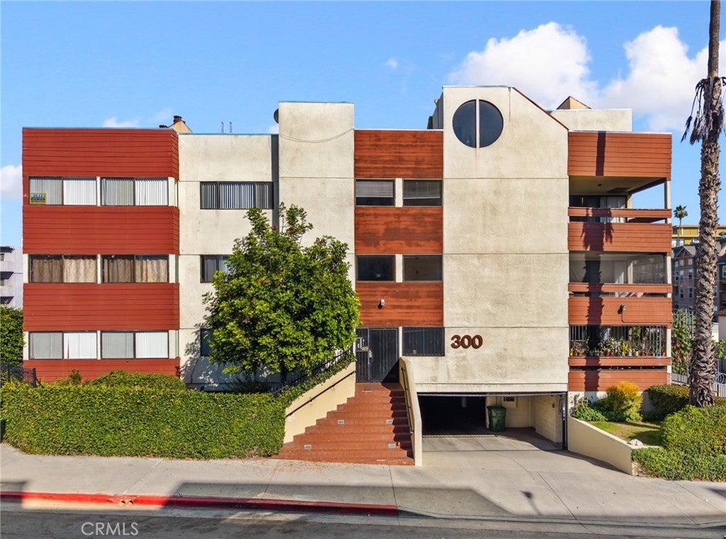 300 S Reno Street 303, Los Angeles CA 90057