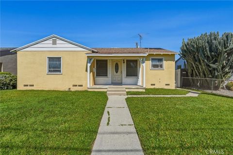 Photo of 18003 Saticoy Street, Reseda, CA 91335 (MLS # SR26057732)