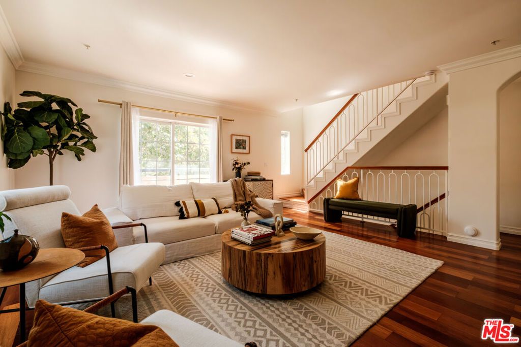 Photo of 821 S Gramercy Place #2, Los Angeles, CA 90005 (MLS # 26838467)