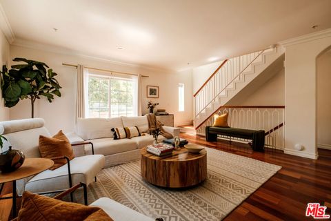 Photo of 821 S Gramercy Place #2, Los Angeles, CA 90005 (MLS # 26838467)