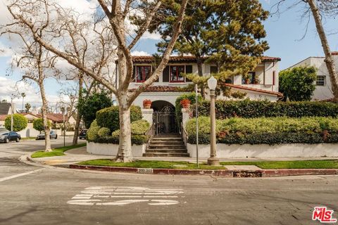 Photo of 200 S Mansfield Avenue, Los Angeles, CA 90036 (MLS # 26693107)