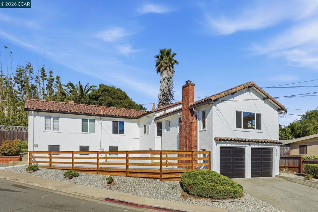 1532 Mariposa St