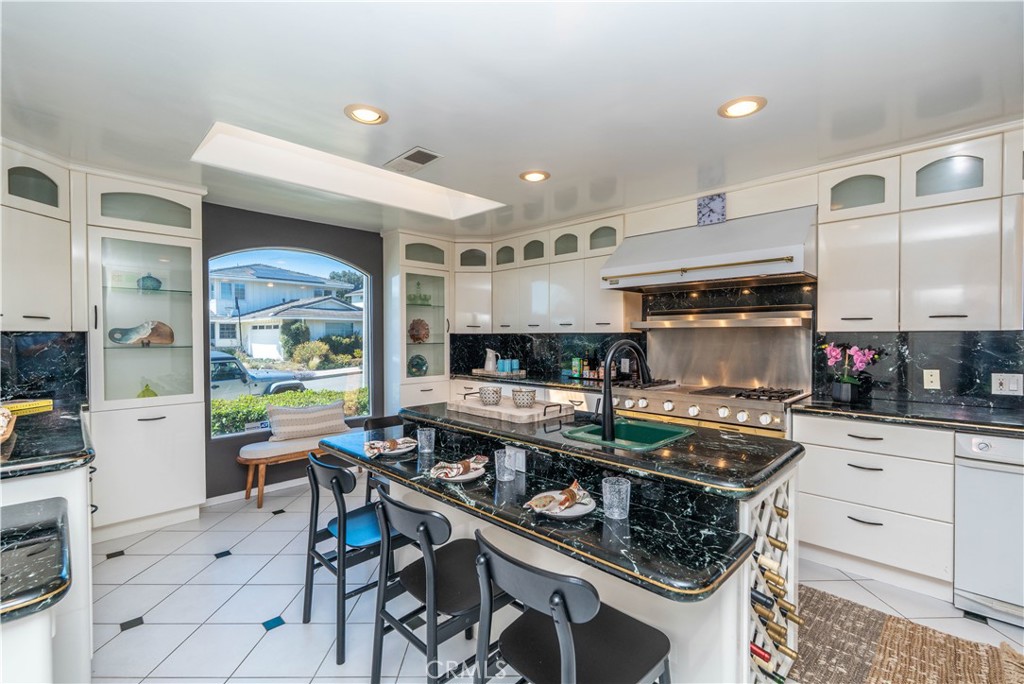 5726 Sunmist Drive