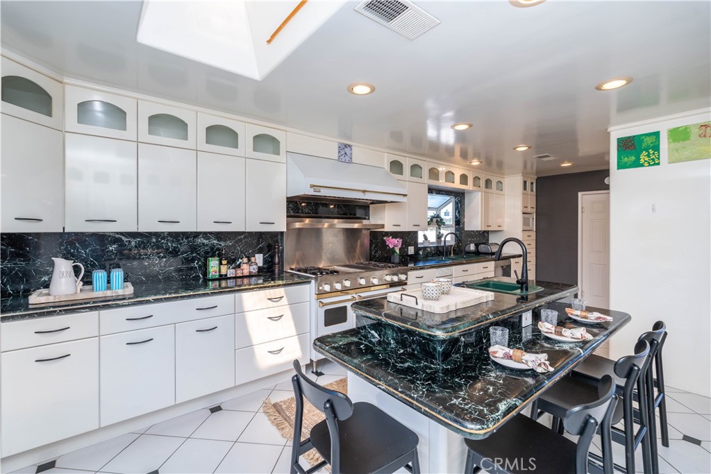 5726 Sunmist Drive
