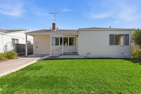 Photo of 937 Mc Cue Avenue, San Carlos, CA 94070 (MLS # ML82040128)