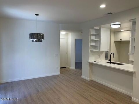Photo of 2360 Archwood Lane #39, Simi Valley, CA 93063 (MLS # 226002343)