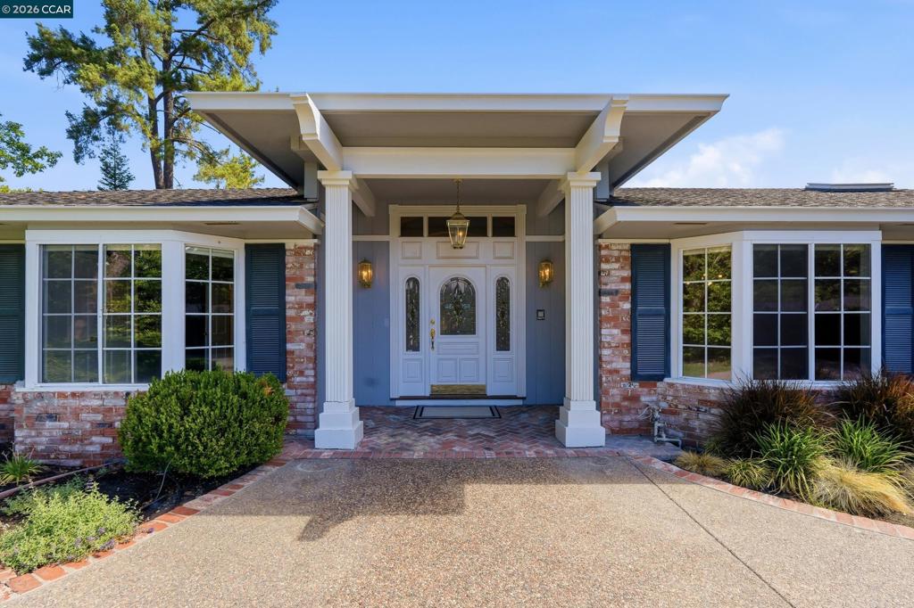 44 Squire Court CT