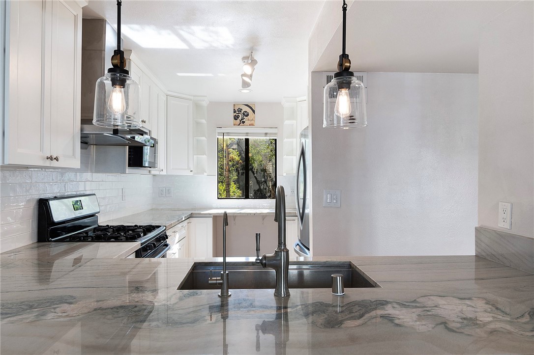 Welcome to 557 E Verdugo Ave in the heart of Burbank, an updated 2-bedroom, 2.5-bath townhome-style condo offering a perfect blend of modern living and everyday ease. The spacious, light-filled living room features brand-new flooring and a cozy fireplace, seamlessly flowing into the kitchen with updated appliances and abundant cabinet space. A convenient half bath is located on the main level. Upstairs, you’ll find two generous bedrooms, including a primary suite with vaulted ceilings, a skylight that fills the room with natural light, an expansive closet, and a private bath with a walk-in shower. The second bedroom is spacious, with a full bathroom featuring a tub and shower combo just steps away. Additional highlights include central A/C and heat, an in-unit laundry area on the upper level, and two assigned parking spaces with extra storage in the secure underground garage. Just moments from Downtown Burbank, the Chandler Bike Path, local shops, parks, top-rated schools, and major studios like Disney and Warner Bros, this home offers an unbeatable combination of modern living and prime location!