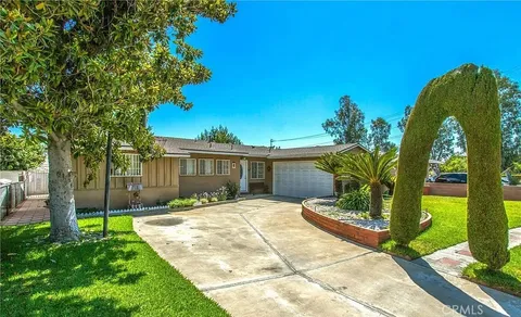 15937 Manzanita Dr, Fontana, CA 92335 - MLS#: DW25242004